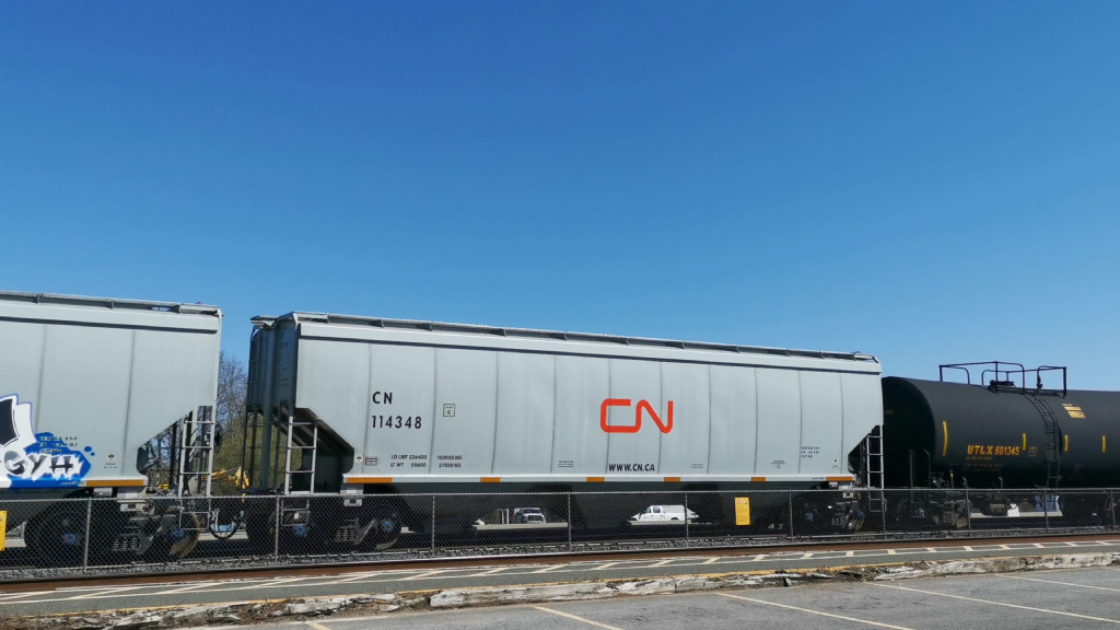 CN 114348